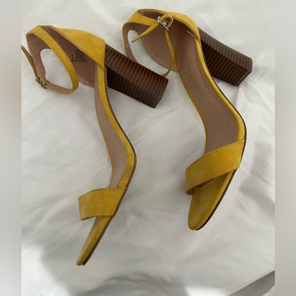 Steve Madden Womens Bella Mustard Suede Ankle Strap Heels Size 8 - Picture 4 of 4